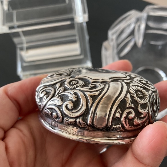 Antique Dresser Jar - Picture 13 of 13